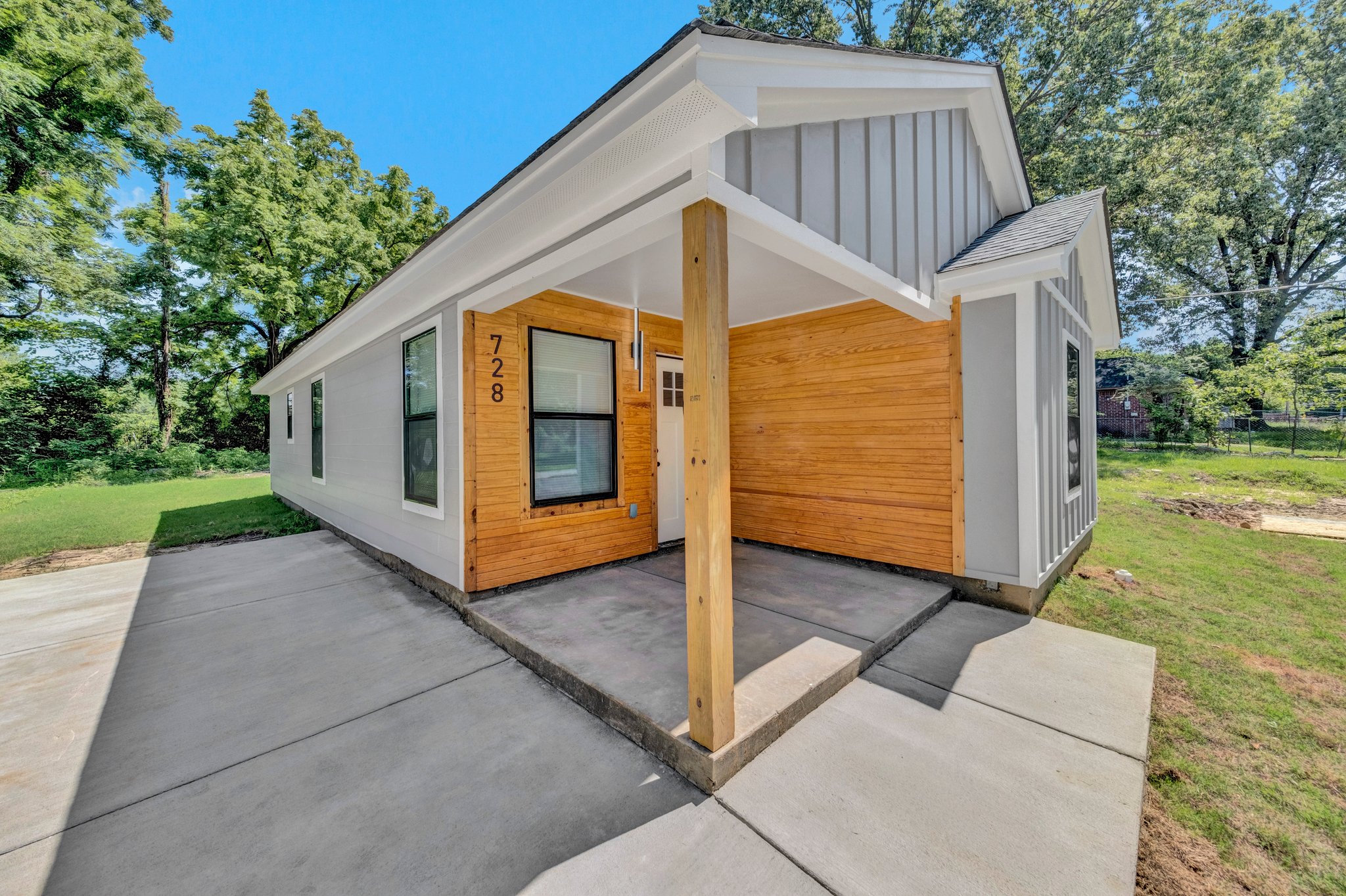 728 King Ave