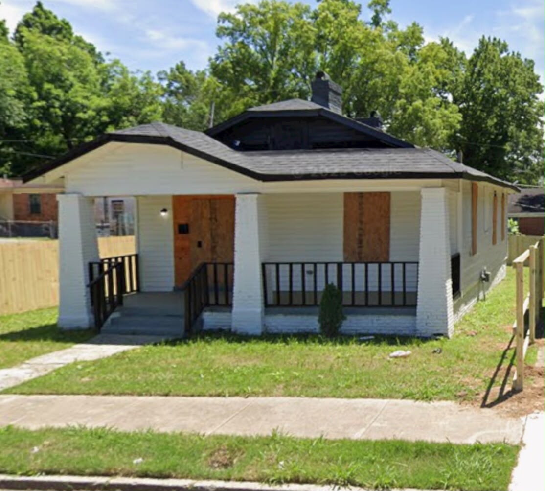 1113 E Trigg Ave